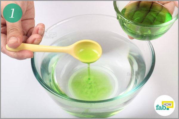 Mix the dishwashing liquid in water