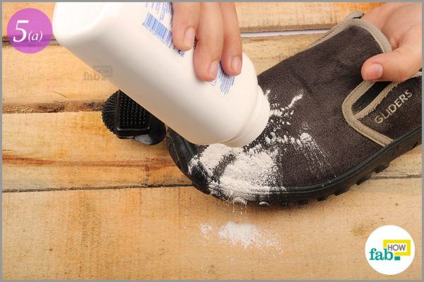 Treat stubborn grease stains with talcum powder