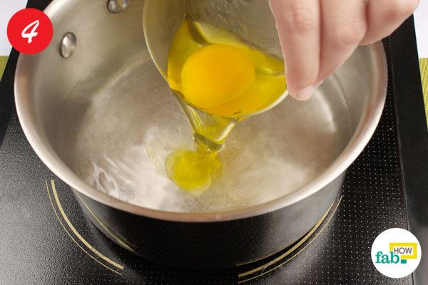 Pour the egg into the pan