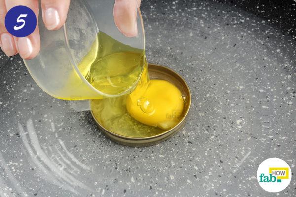 Pour the egg into the ring