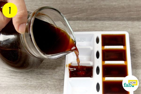 Fill up-the ice cube tray with brewed coffee