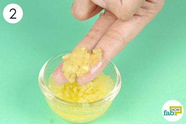 apply garlic-oilve oil paste on athlete's foot infection