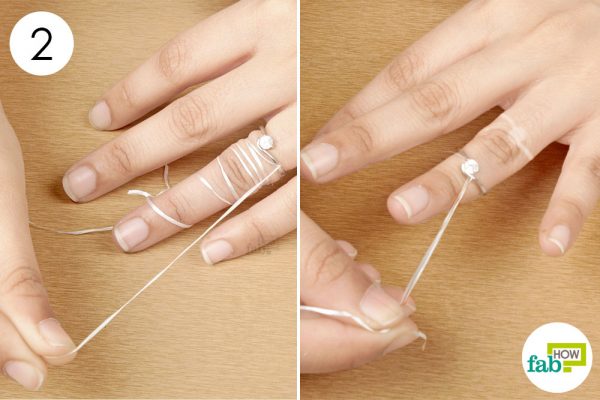 uncoil the floss with the end passed under the ring