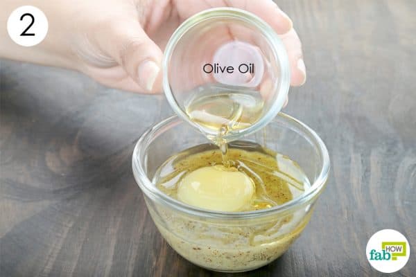 add olive oil to make 6 diy kiwi face masks to lighten and brighten your skin